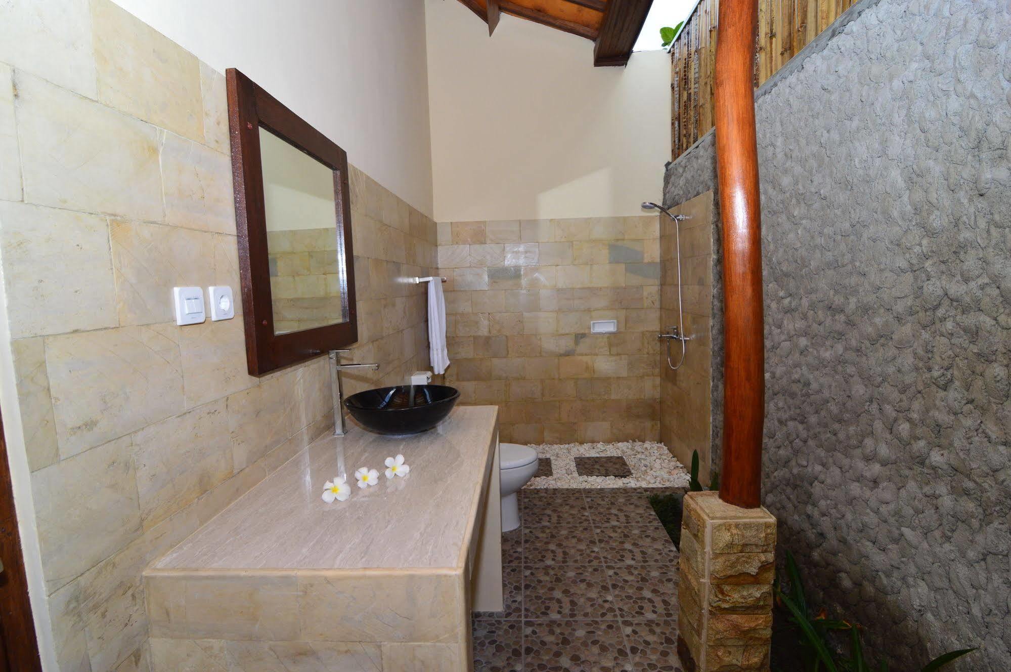 Shu Villa Lombok Kuta  Extérieur photo